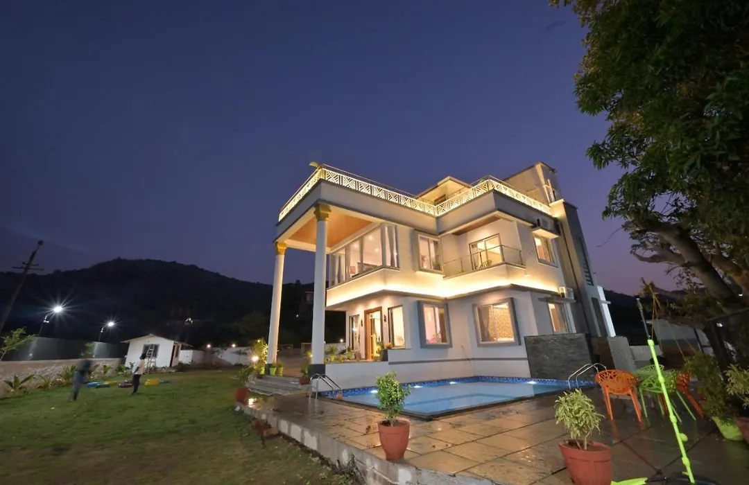 White Castle Villa By Tropicana Stays-1